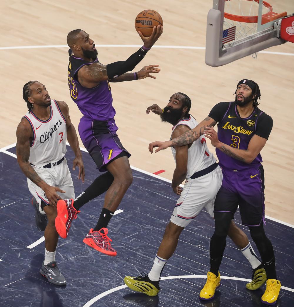 大场面中依 大场面中依