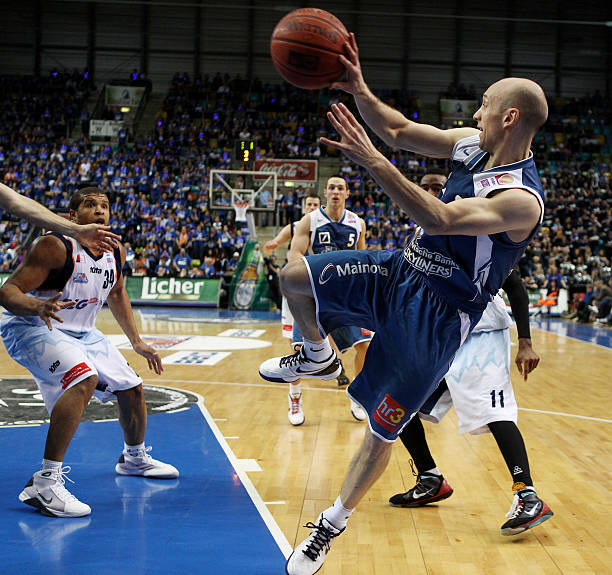 和防守两端 和防守两端