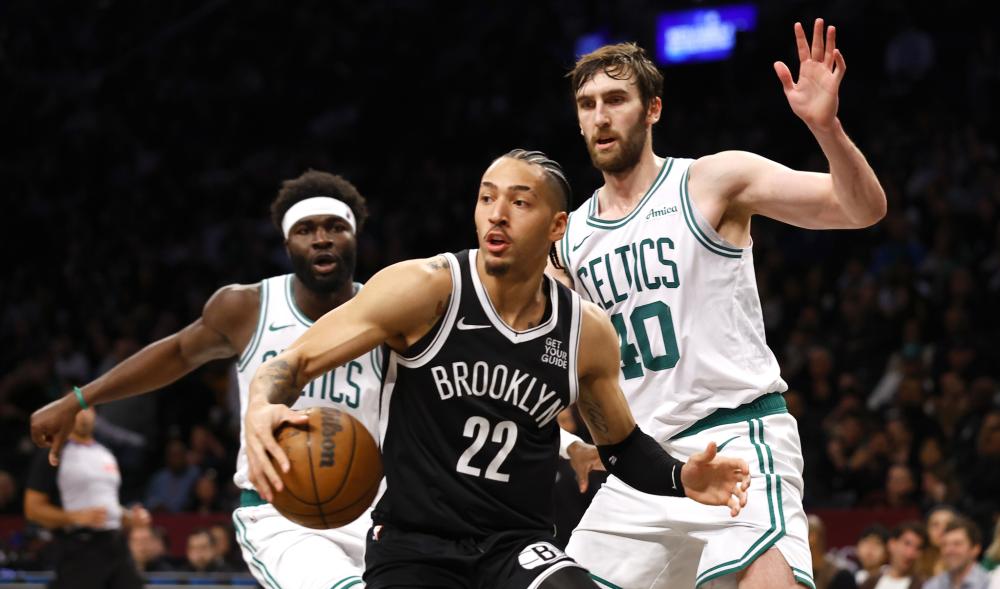 形成鲜明对 形成鲜明对