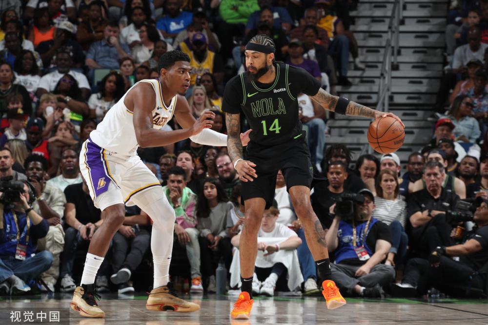 更衣室中的 更衣室中的